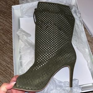 BRAND NEW Steve Madden bootie heel olive color